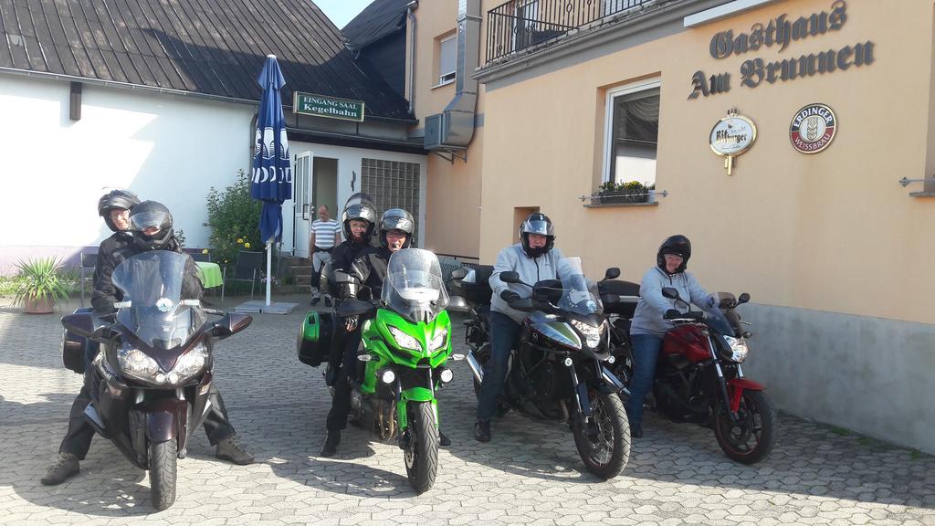 Gasthaus Am Brunnen Illerich エクステリア 写真